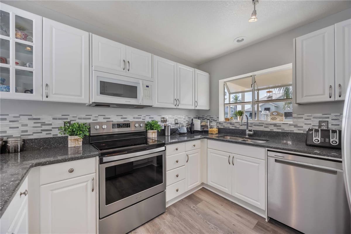 13951 HARBOR VIEW DRIVE — photo 14 of 30