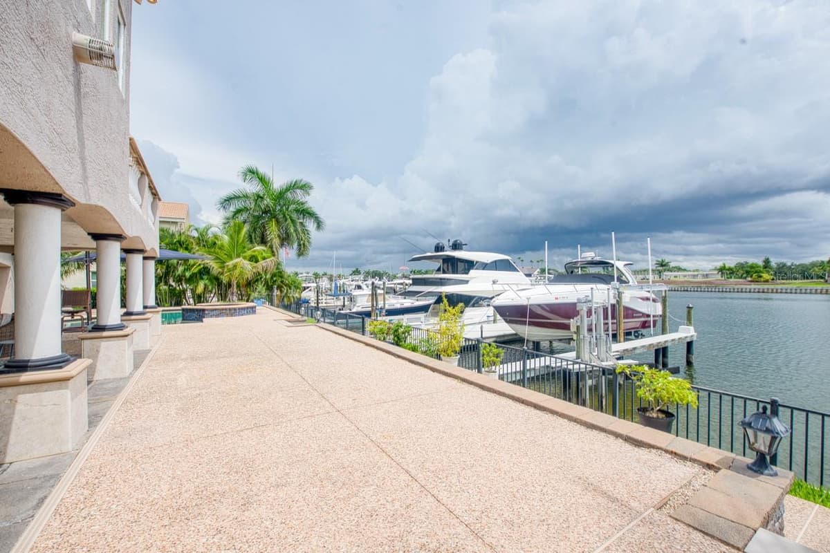 6113 PASADENA POINT BOULEVARD — photo 77 of 92