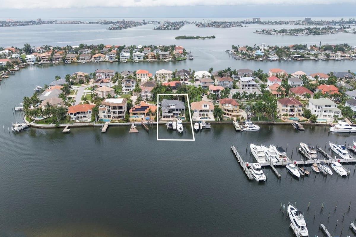6113 PASADENA POINT BOULEVARD — photo 9 of 92