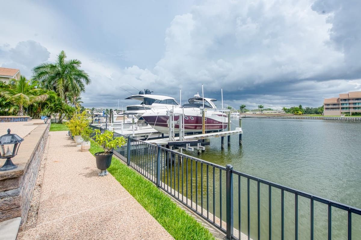 6113 PASADENA POINT BOULEVARD — photo 87 of 92