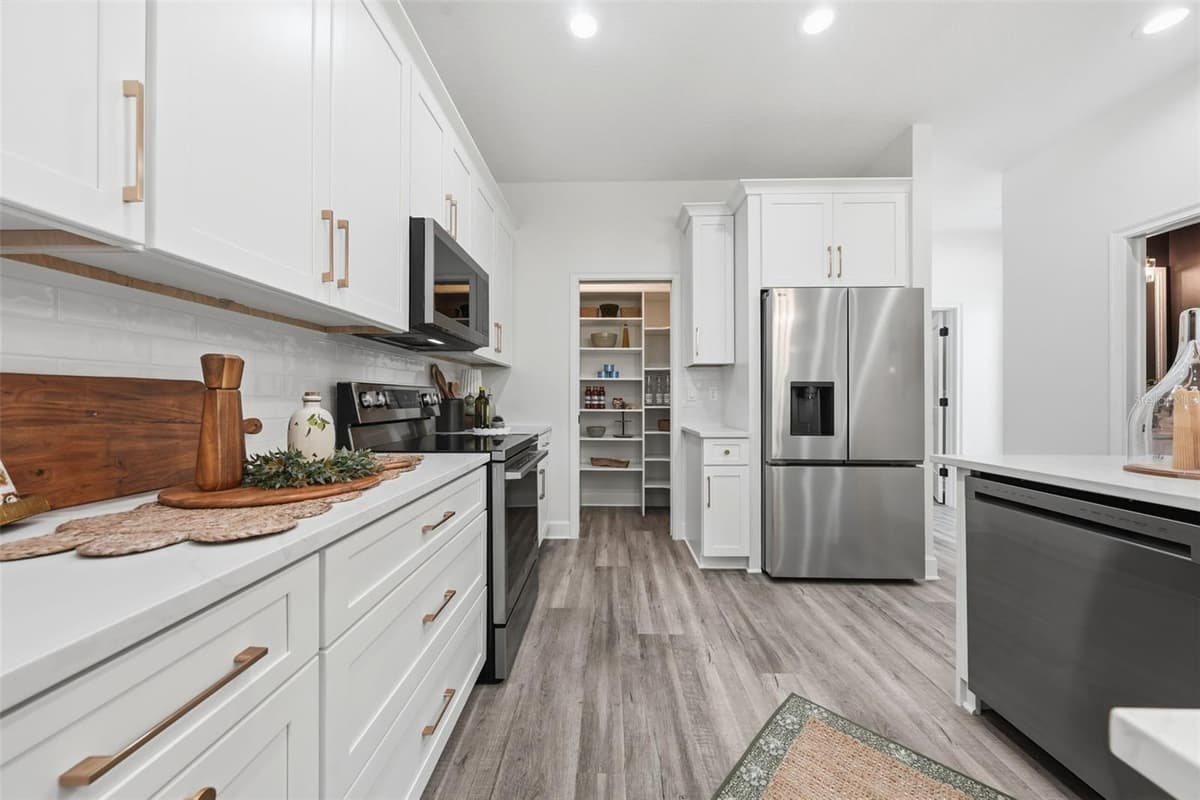 1012 FARMSTEAD STREET — photo 3 of 37