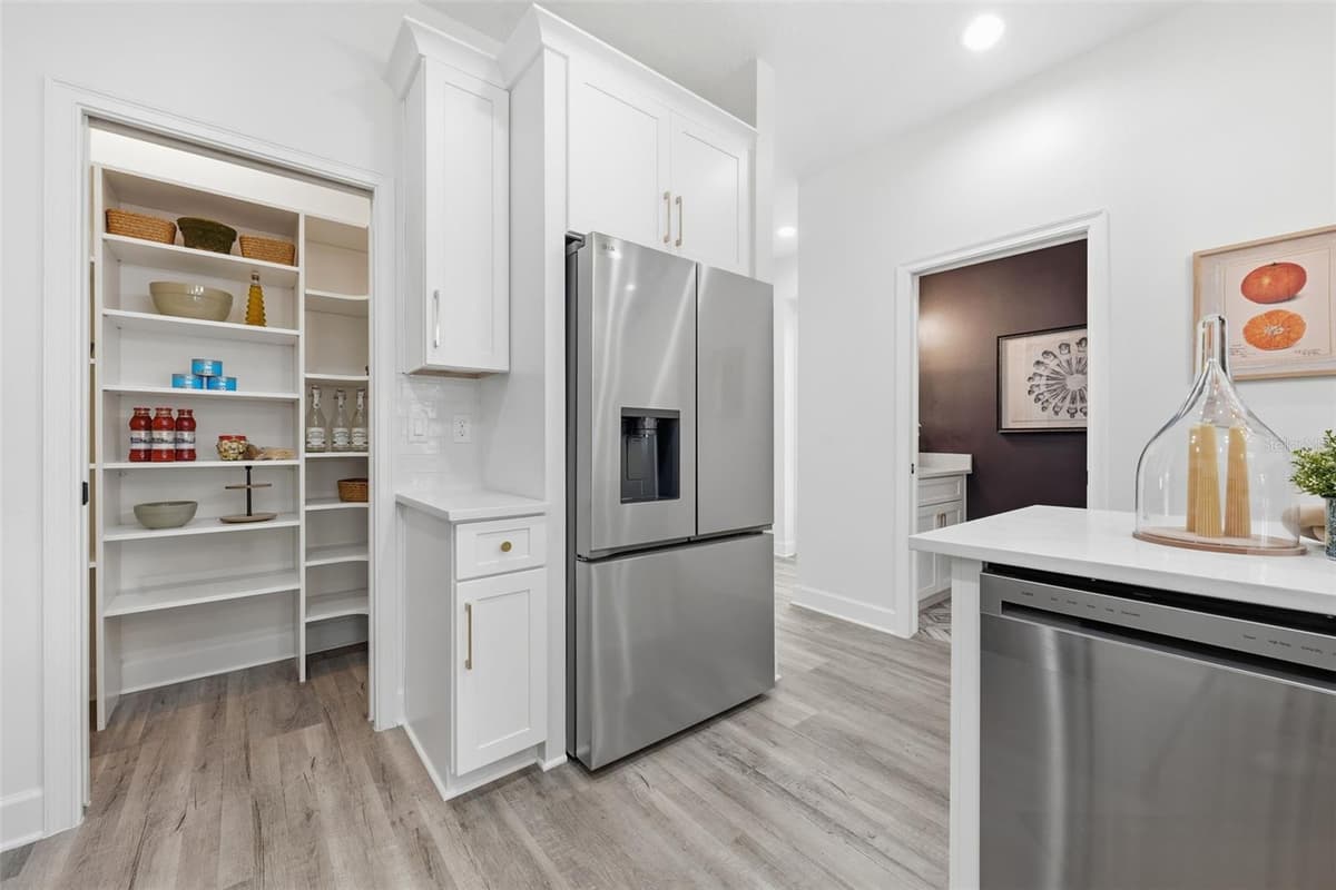 1012 FARMSTEAD STREET — photo 6 of 37