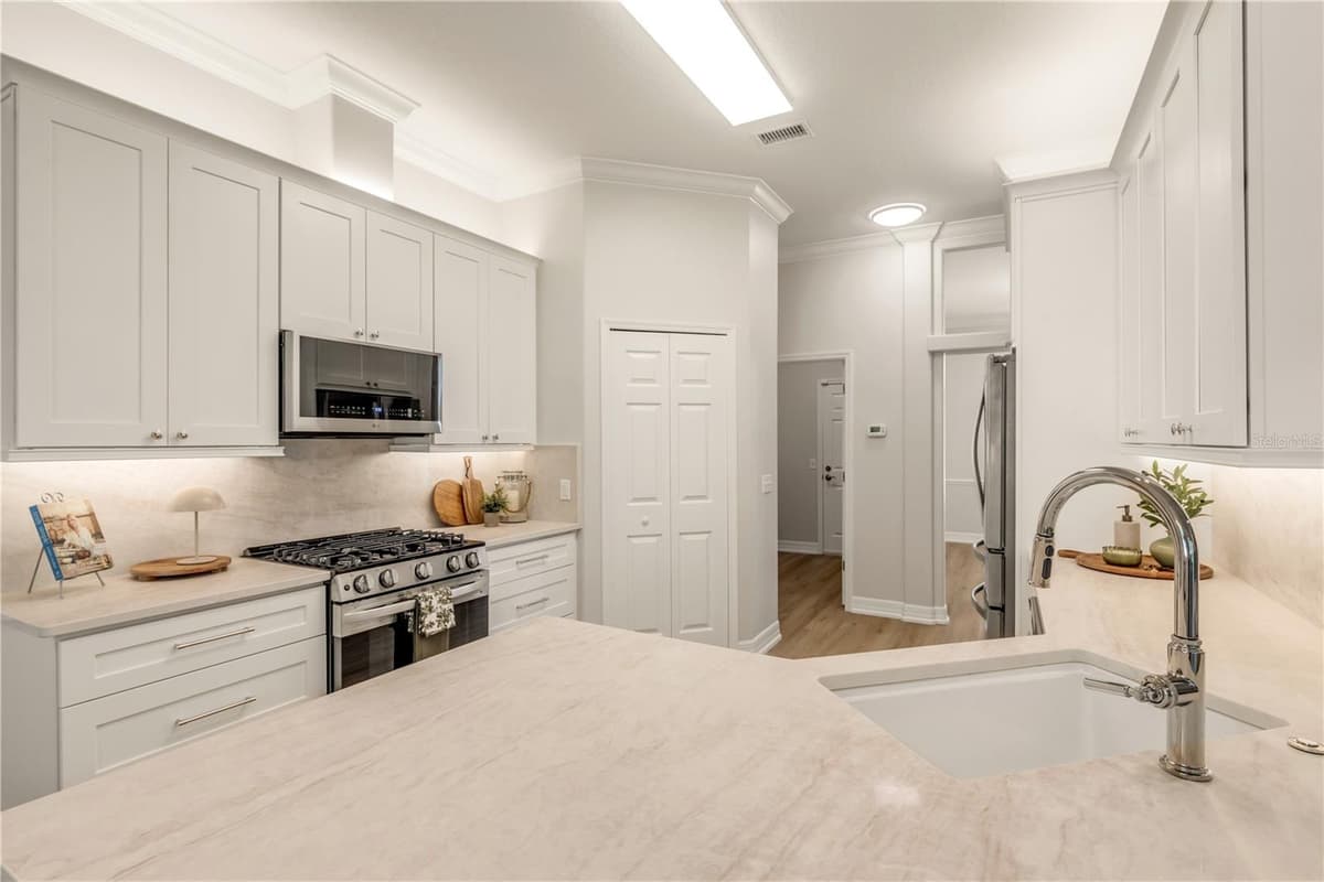 410 PENINSULA AVENUE — photo 19 of 48
