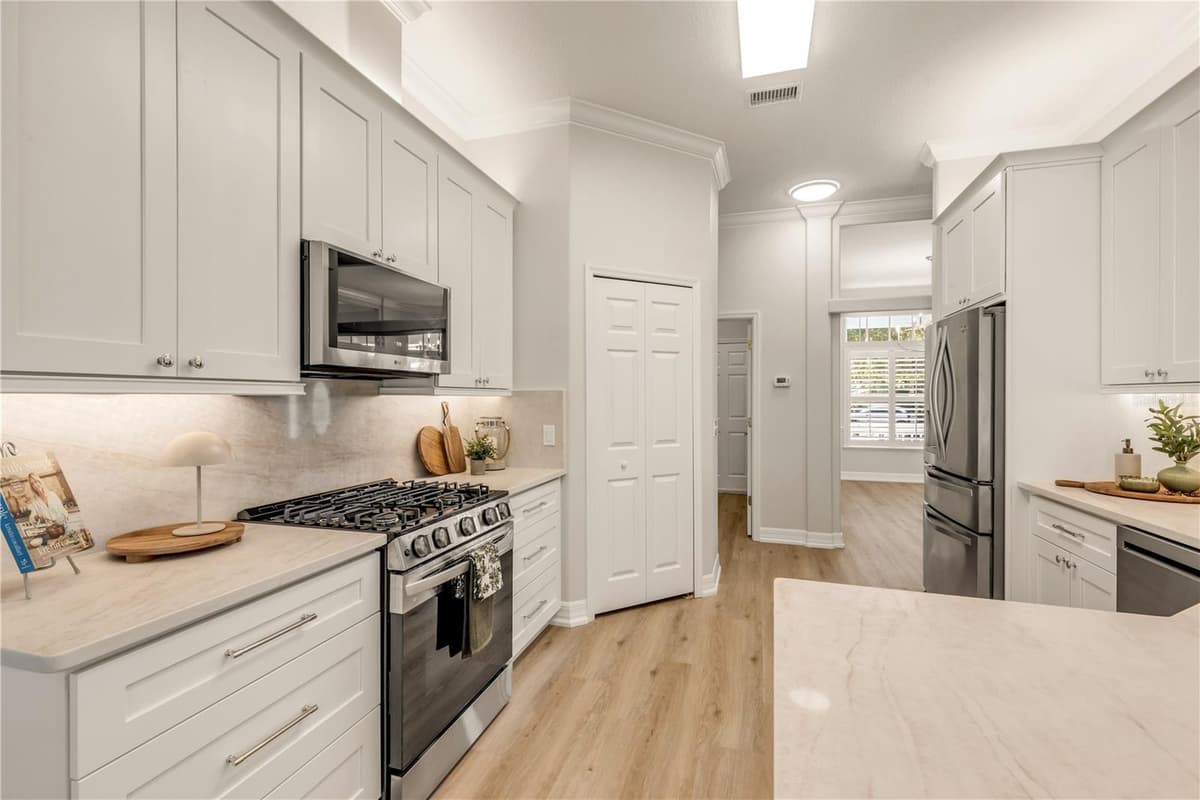 410 PENINSULA AVENUE — photo 18 of 48