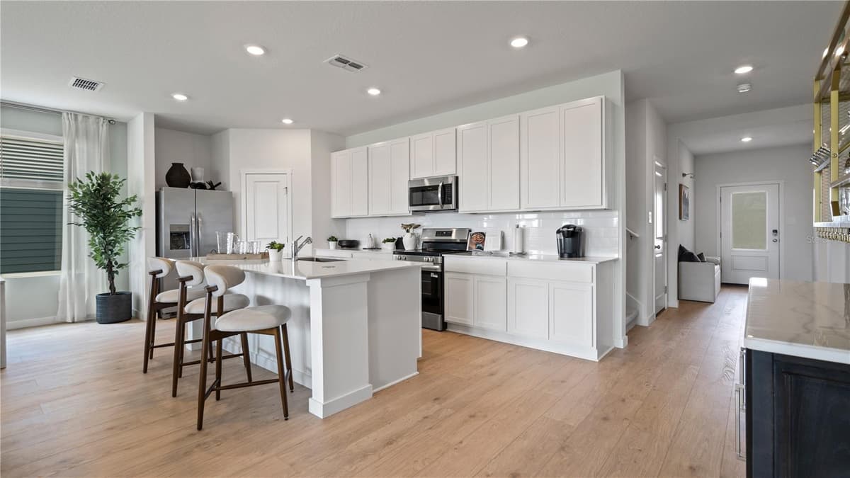 1880 FIELDSTONE STREET — photo 2 of 21
