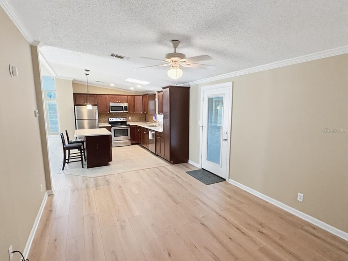 601 ROBIN LANE — photo 12 of 29