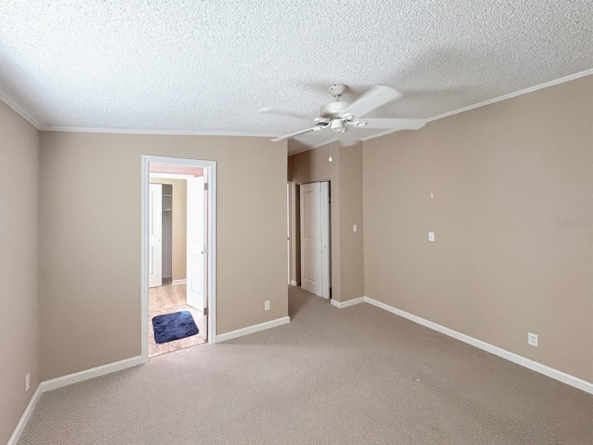 601 ROBIN LANE — photo 16 of 29