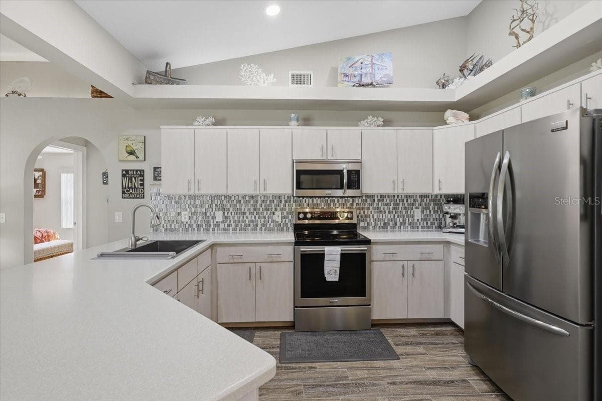 13 BAYSIDE DRIVE — photo 11 of 48