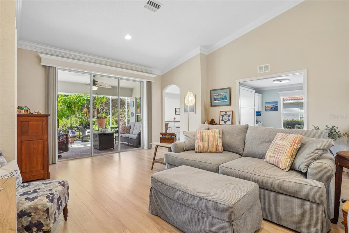 5105 HARBOUR DRIVE — photo 9 of 57