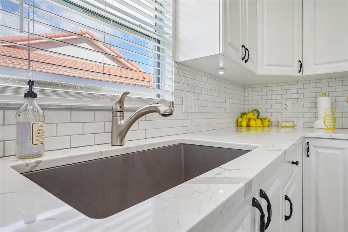 5105 HARBOUR DRIVE — photo 14 of 57