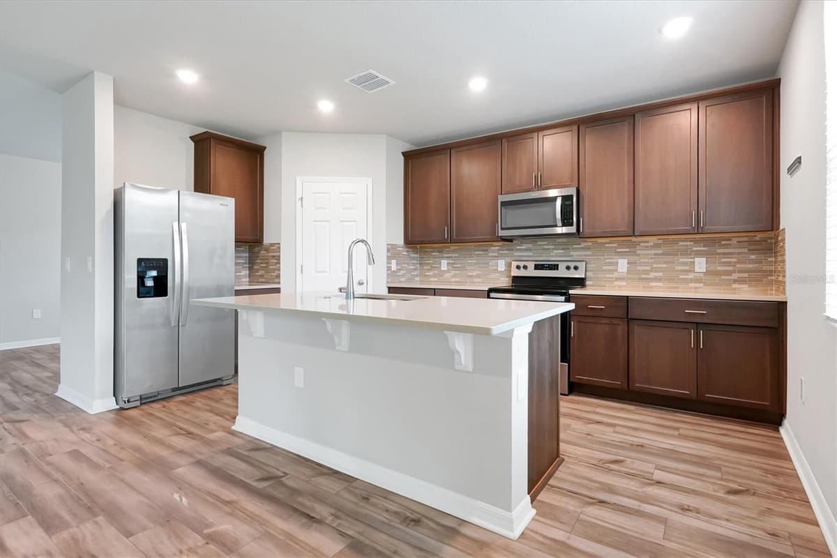 17389 BACK BAY COURT — photo 9 of 41