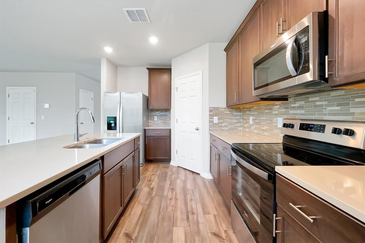17389 BACK BAY COURT — photo 10 of 41