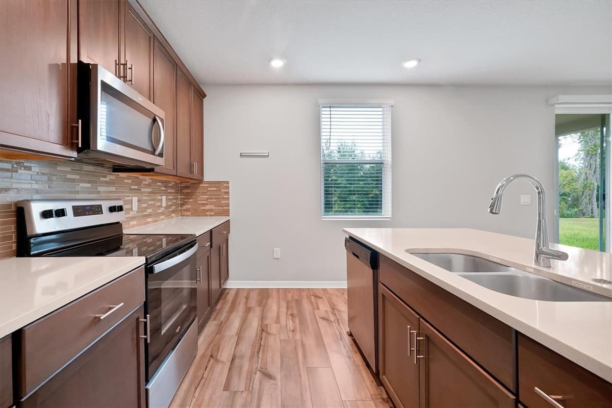 17389 BACK BAY COURT — photo 11 of 41