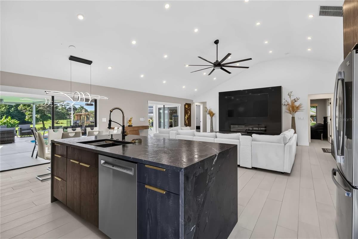 4134 EASTWOOD DRIVE — photo 8 of 31