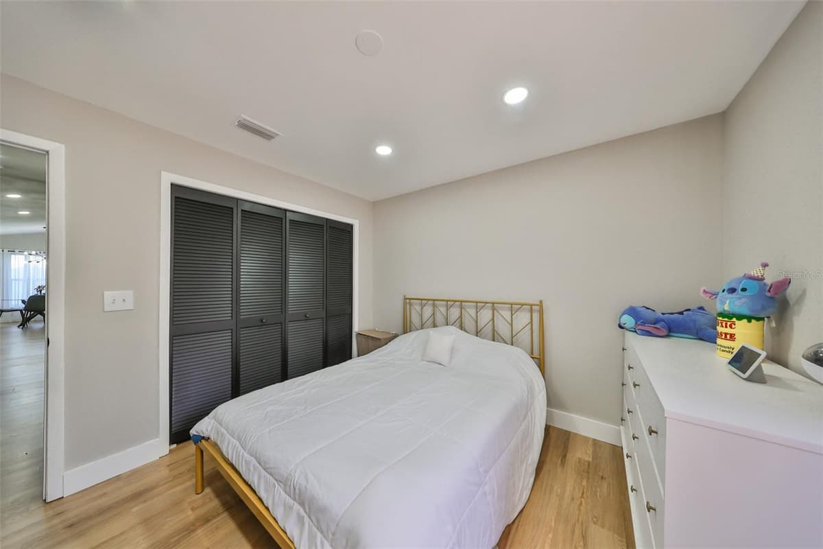 9309 HAMPSHIRE PARK DRIVE — photo 27 of 45