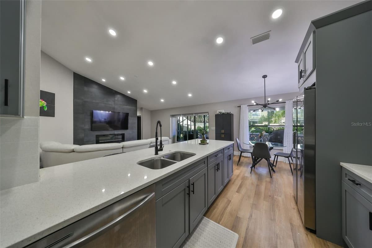 9309 HAMPSHIRE PARK DRIVE — photo 19 of 45