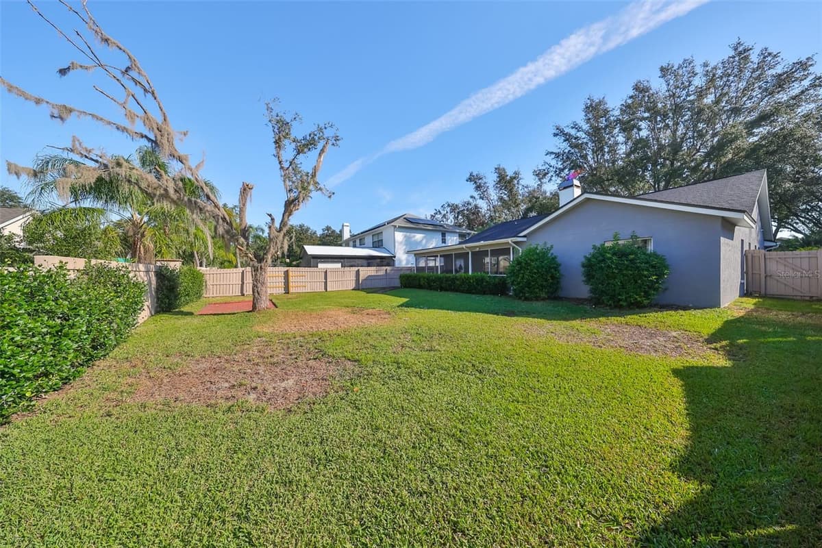 9309 HAMPSHIRE PARK DRIVE — photo 37 of 45