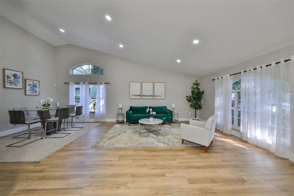 9309 HAMPSHIRE PARK DRIVE — photo 5 of 45
