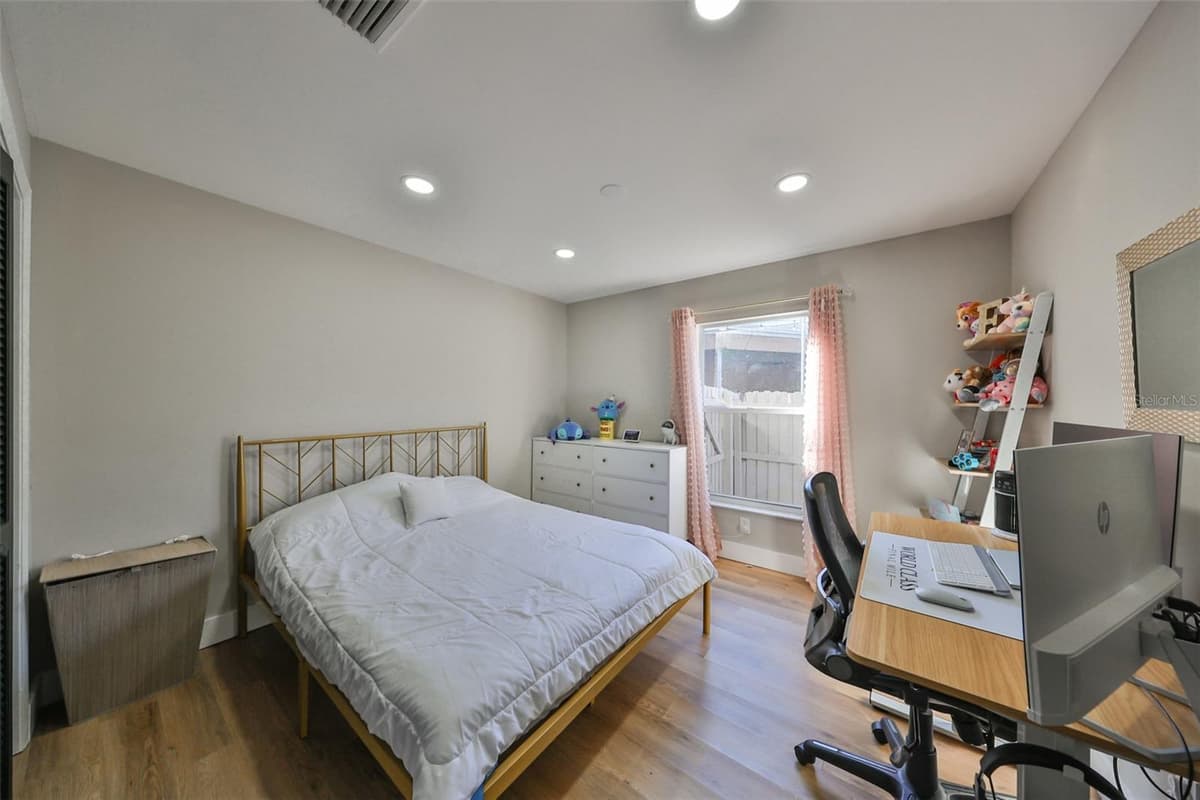 9309 HAMPSHIRE PARK DRIVE — photo 33 of 45