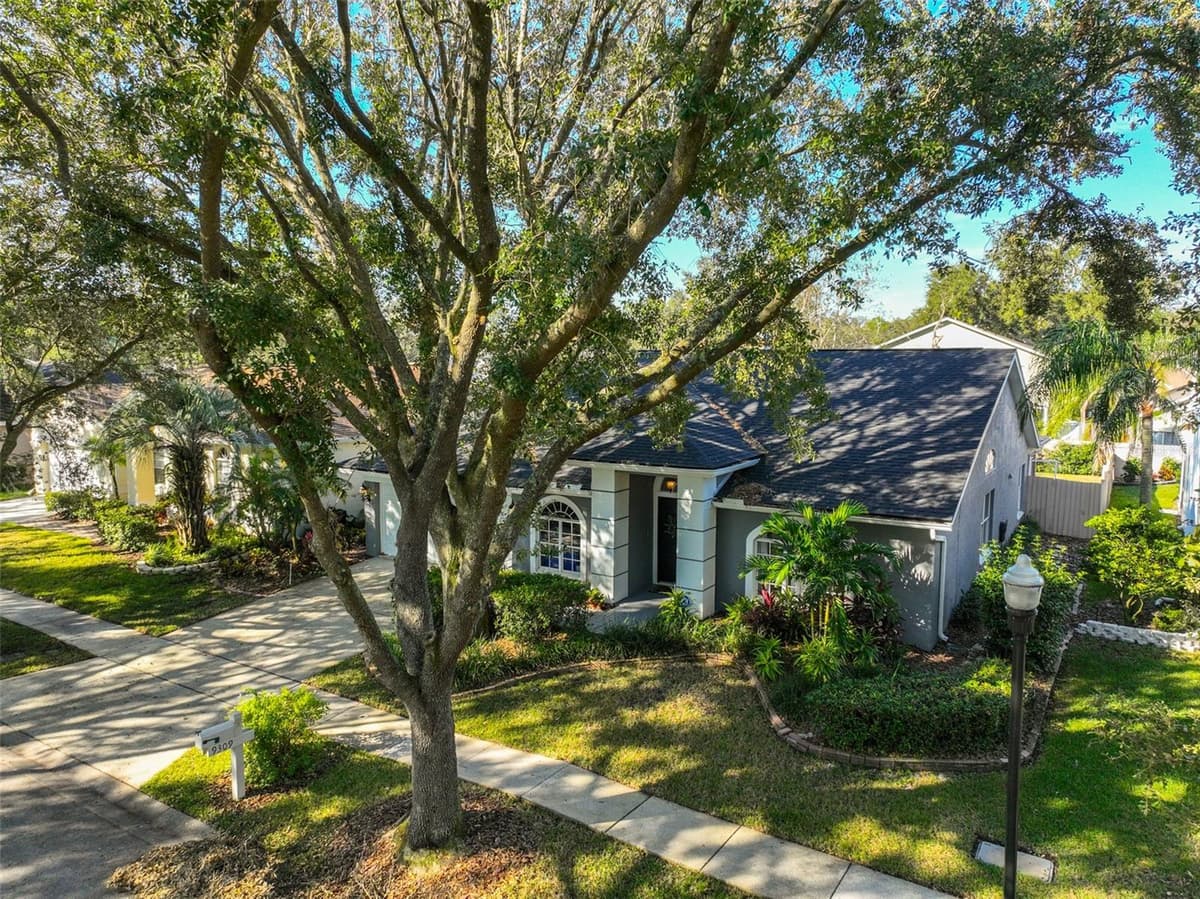9309 HAMPSHIRE PARK DRIVE — photo 2 of 45