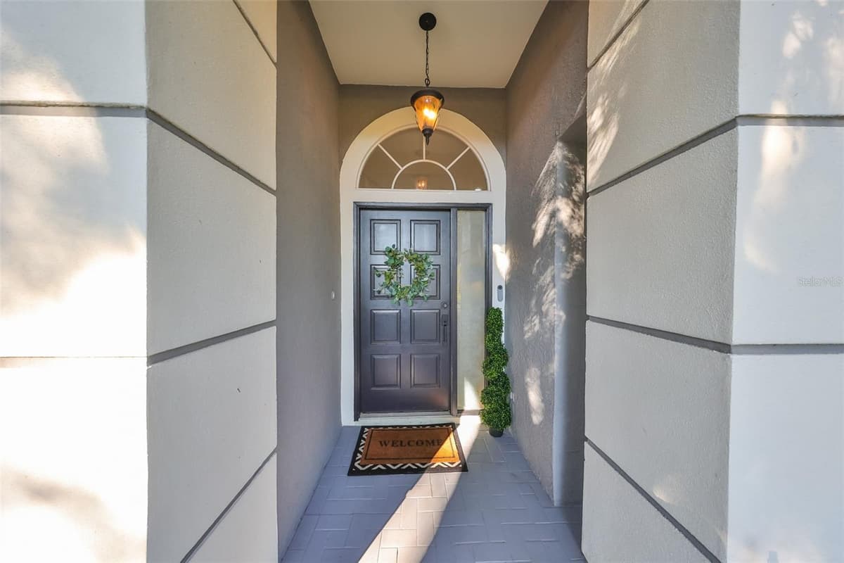 9309 HAMPSHIRE PARK DRIVE — photo 3 of 45