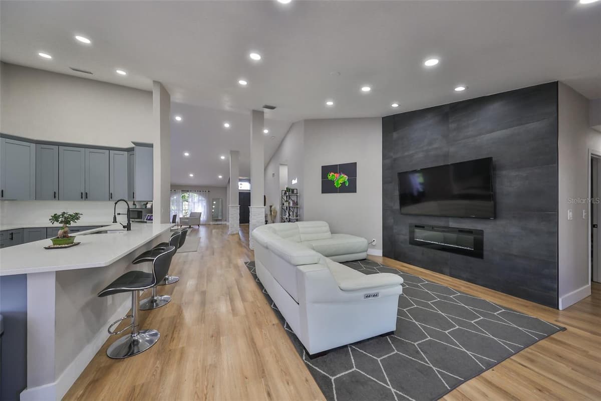9309 HAMPSHIRE PARK DRIVE — photo 13 of 45