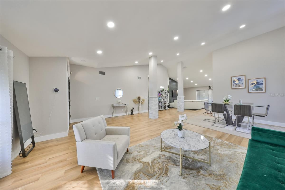 9309 HAMPSHIRE PARK DRIVE — photo 9 of 45