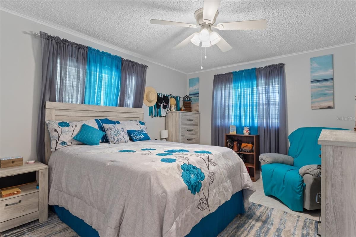 3367 APOPKA AVENUE — photo 34 of 54
