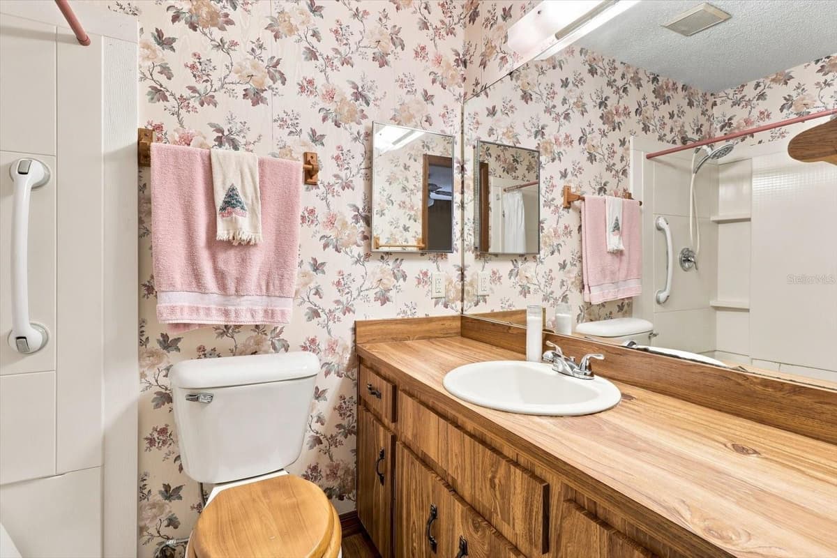 4553 SHOREWOOD DRIVE — photo 42 of 44