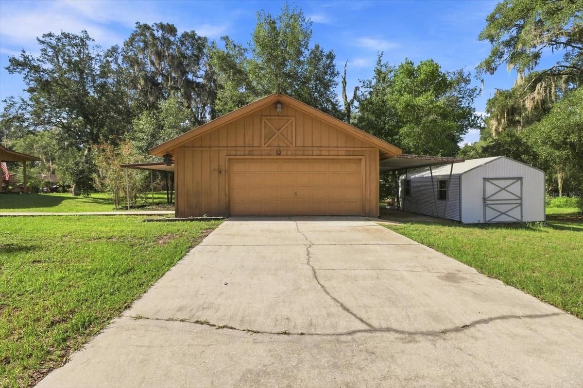 4553 SHOREWOOD DRIVE — photo 15 of 44