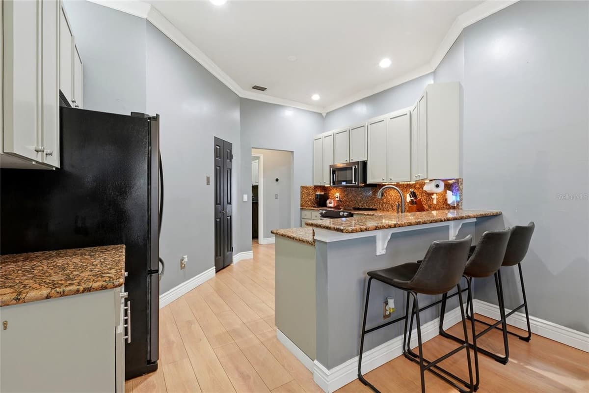 5840 85TH STREET — photo 13 of 39