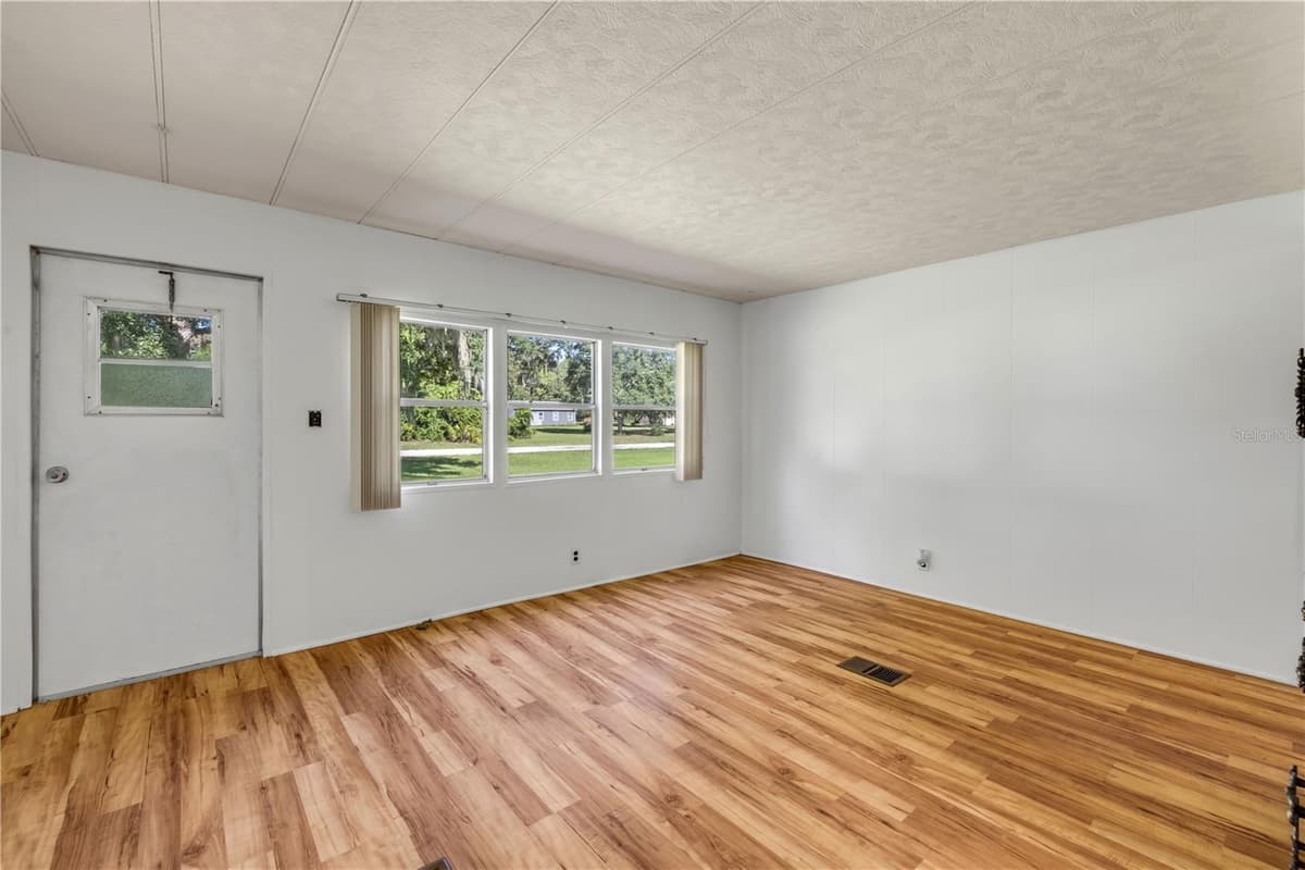 41348 DEER STREET — photo 11 of 30