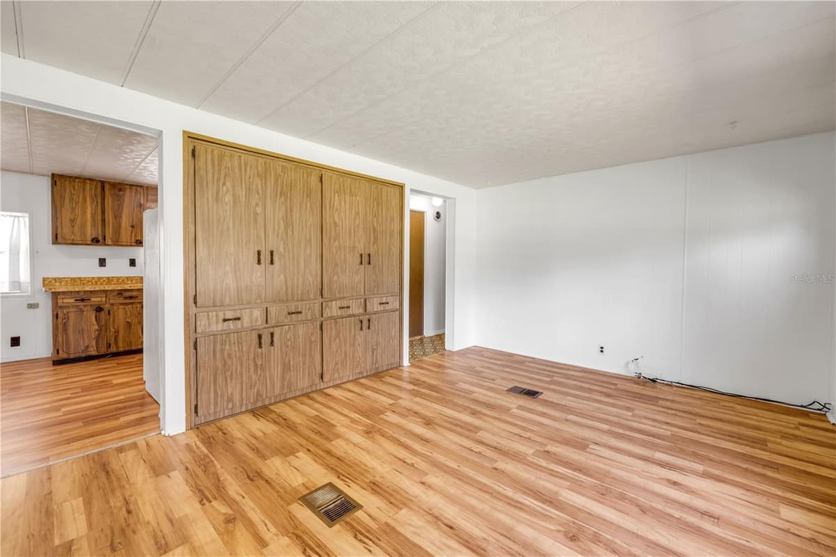 41348 DEER STREET — photo 12 of 30