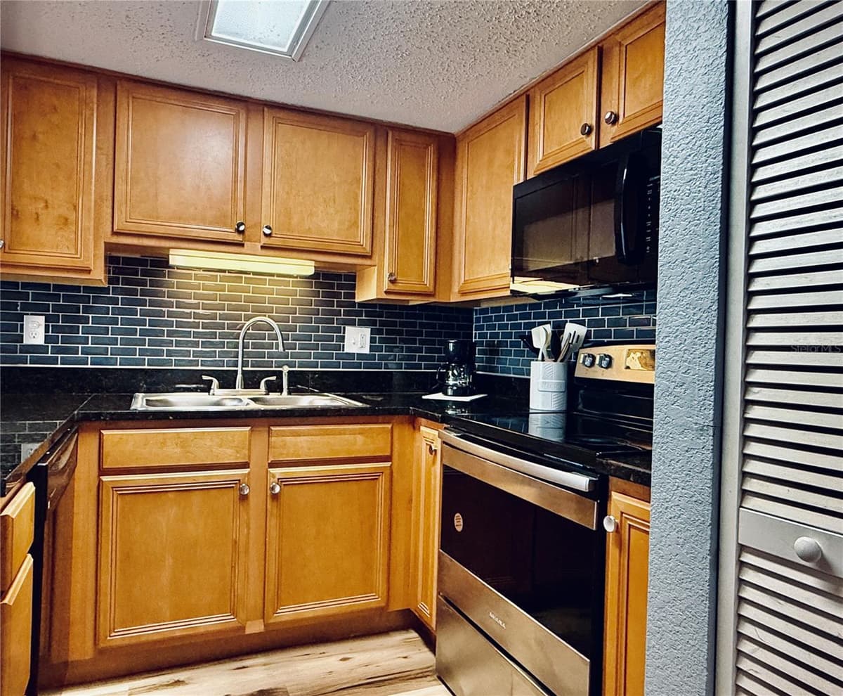724 HAVEN PLACE — photo 19 of 27