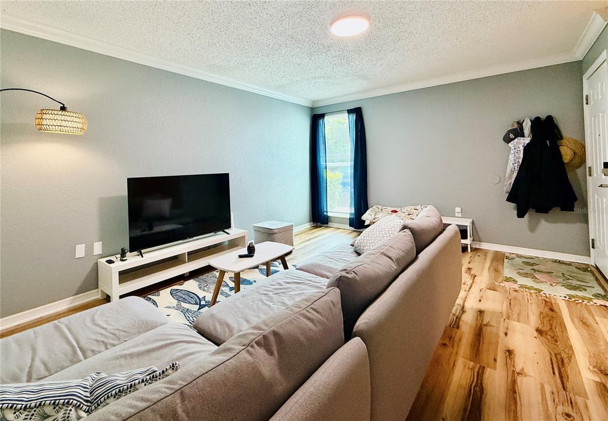 724 HAVEN PLACE — photo 4 of 27