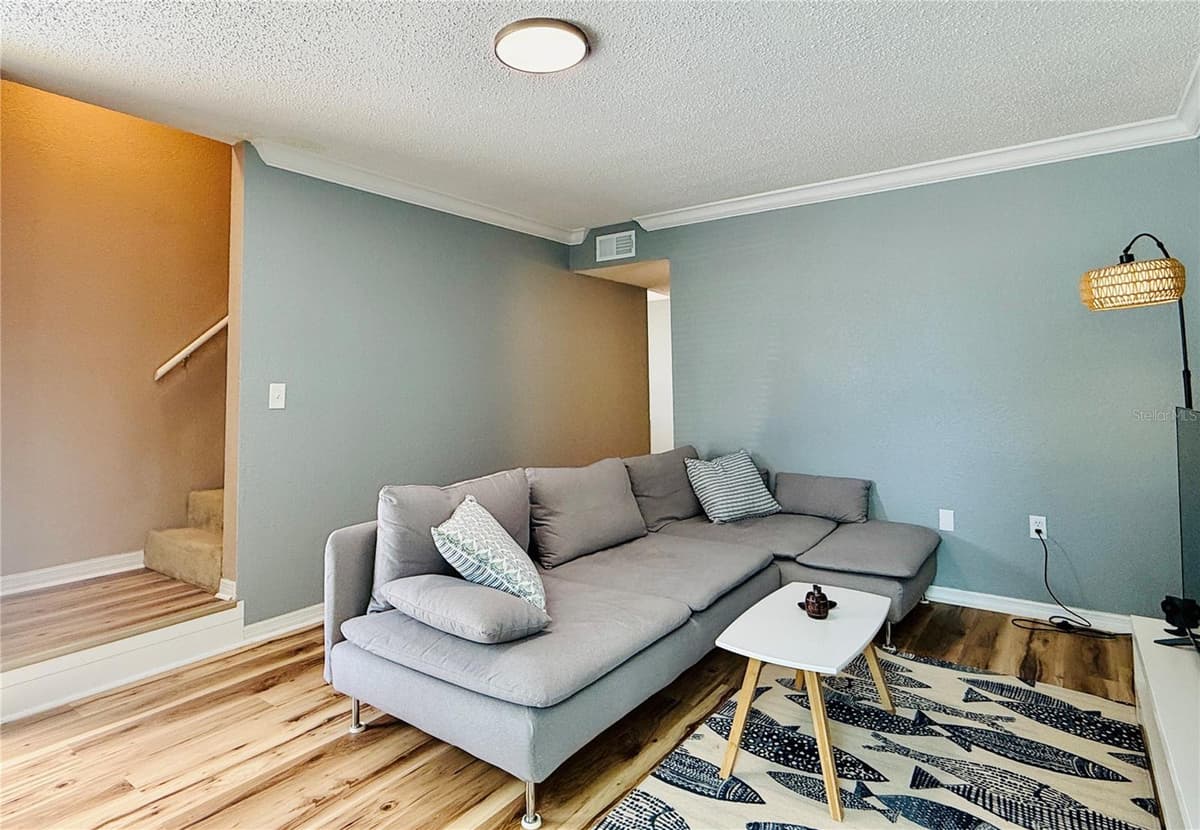 724 HAVEN PLACE — photo 3 of 27