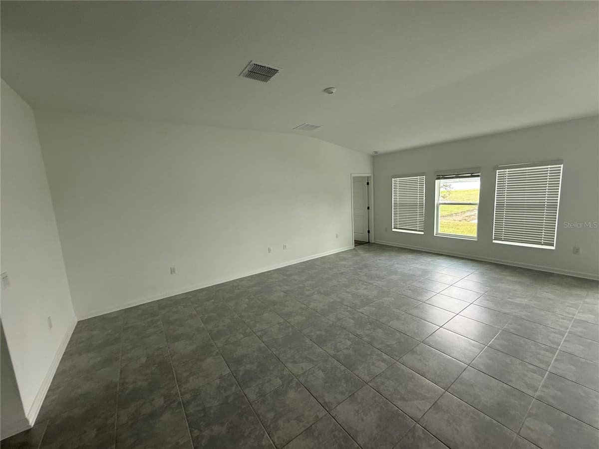 752 TROTTERS DRIVE — photo 7 of 20
