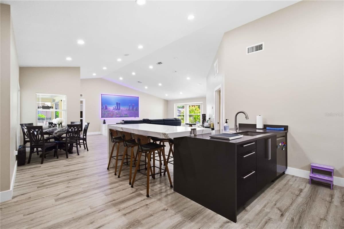 5833 CARRIAGE DRIVE — photo 11 of 36