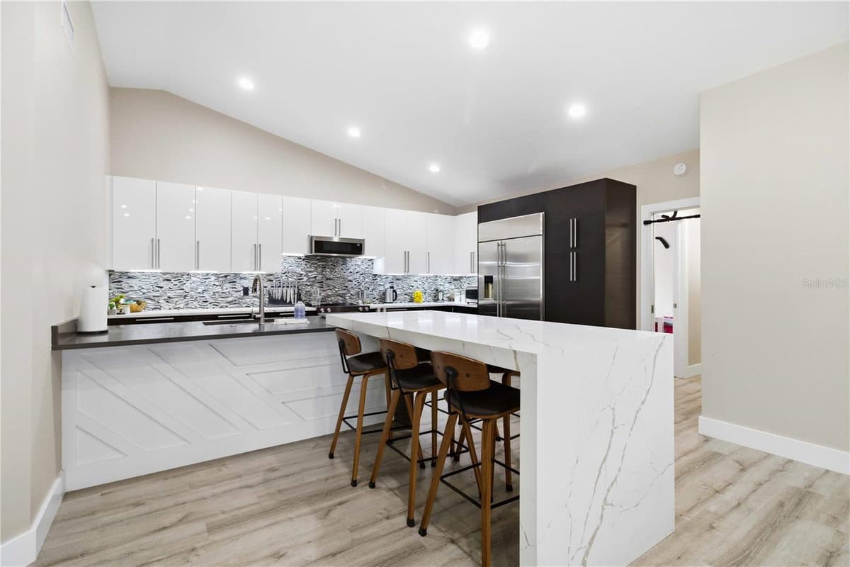 5833 CARRIAGE DRIVE — photo 9 of 36
