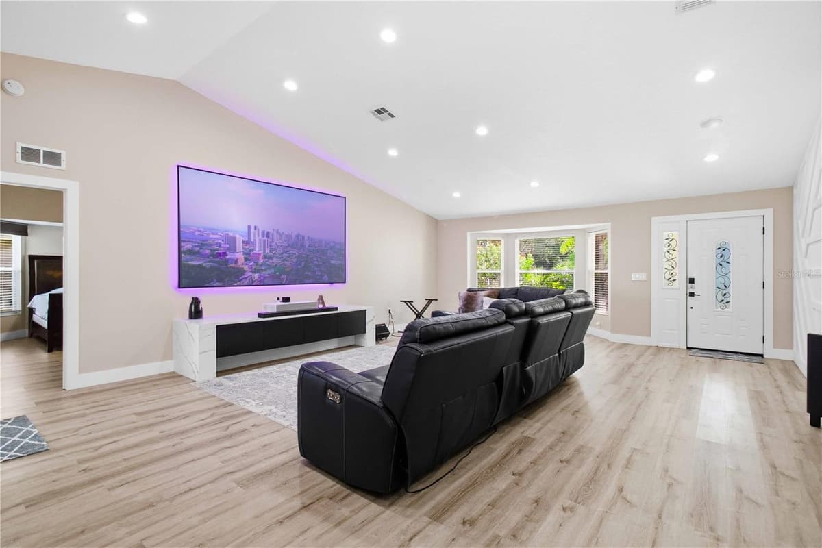 5833 CARRIAGE DRIVE — photo 5 of 36