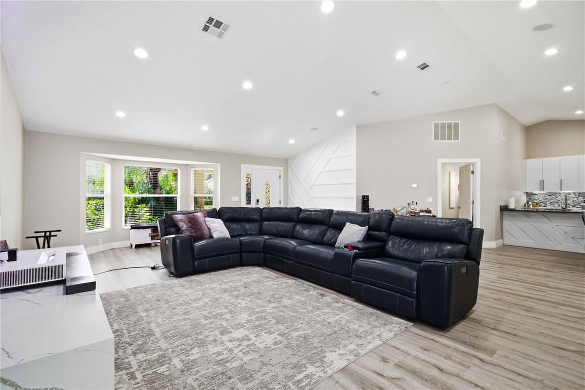 5833 CARRIAGE DRIVE — photo 4 of 36