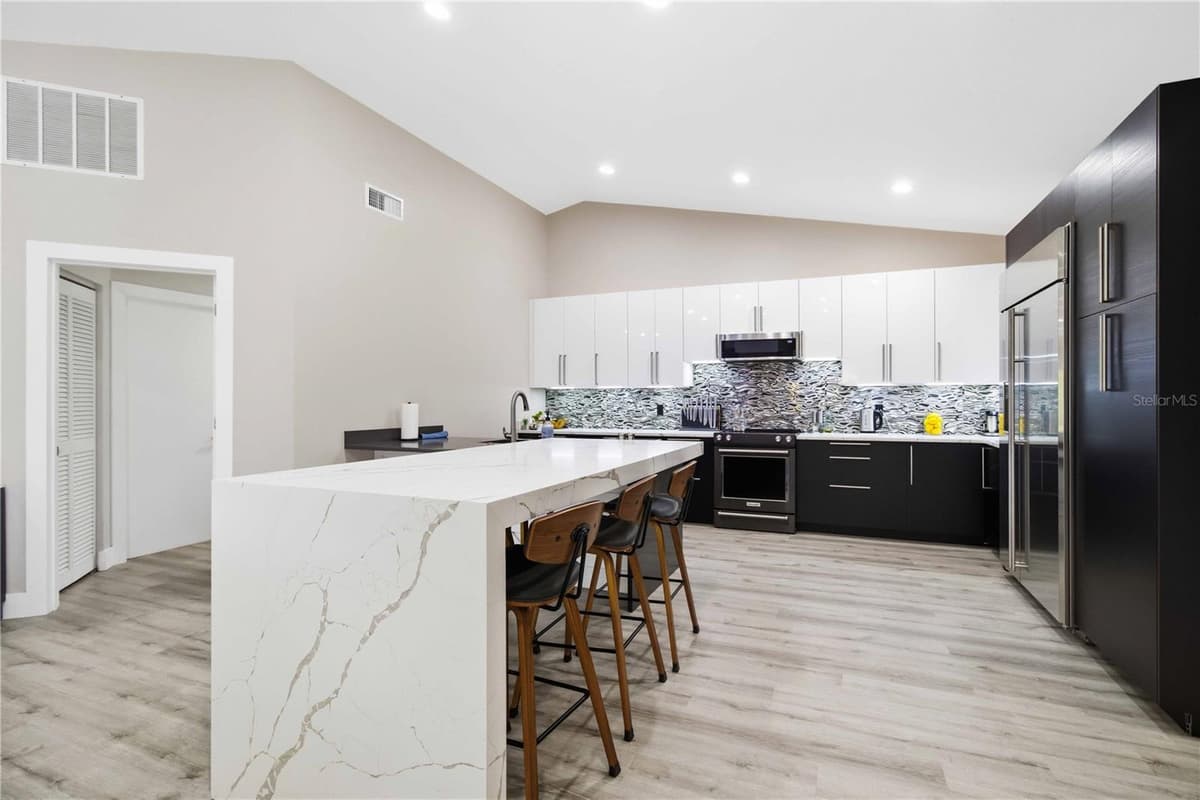 5833 CARRIAGE DRIVE — photo 7 of 36