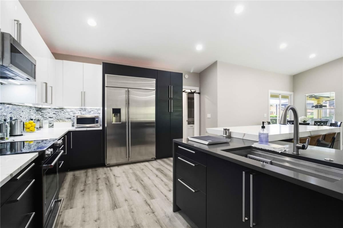 5833 CARRIAGE DRIVE — photo 12 of 36