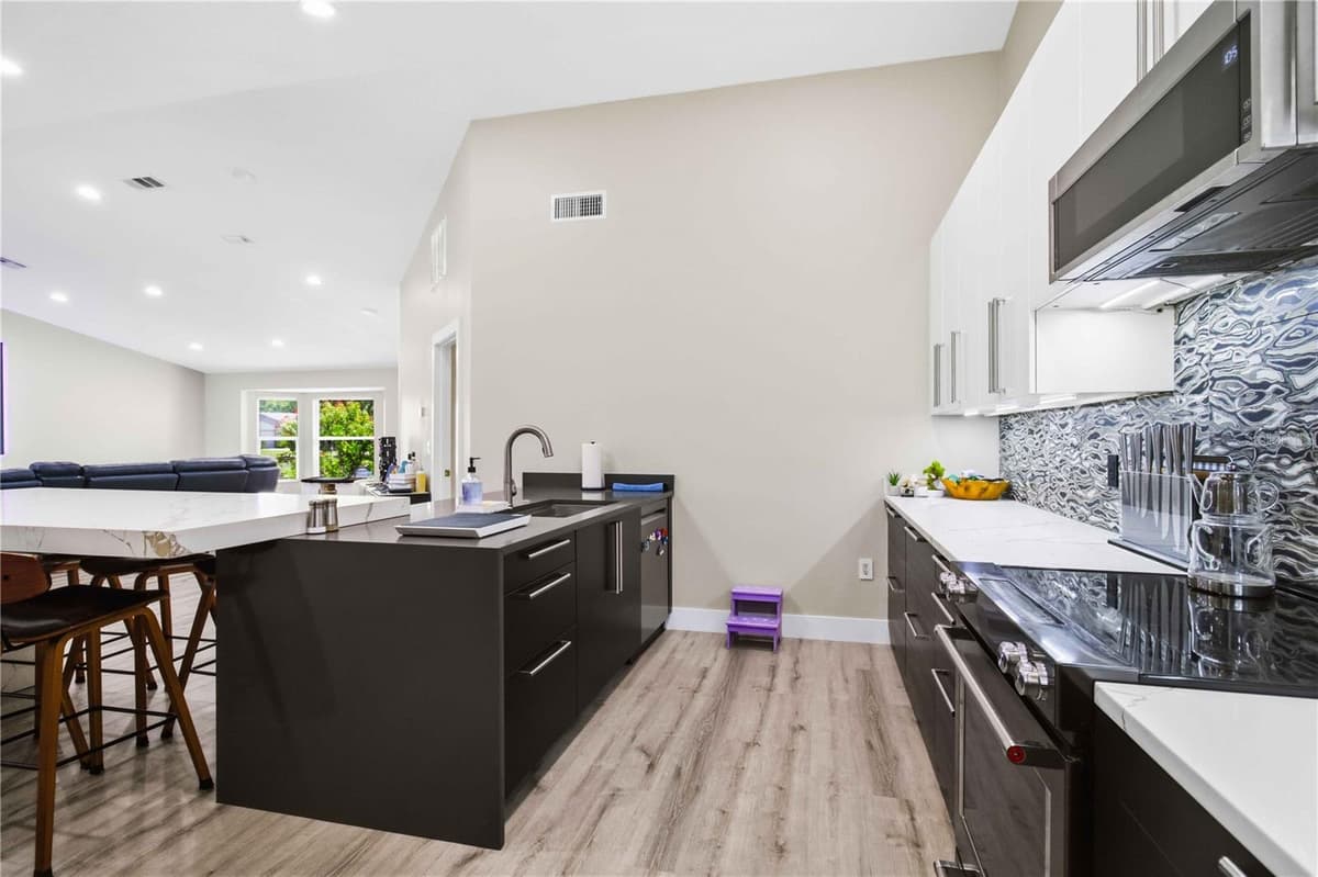 5833 CARRIAGE DRIVE — photo 14 of 36