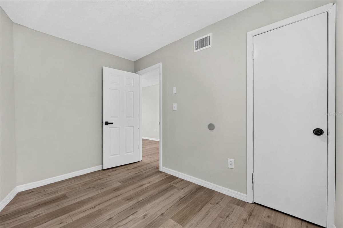 847 JORDAN AVENUE — photo 39 of 52
