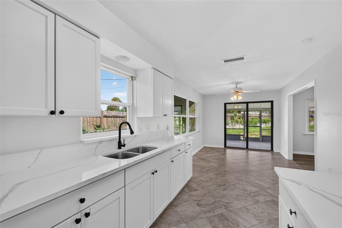 847 JORDAN AVENUE — photo 19 of 52