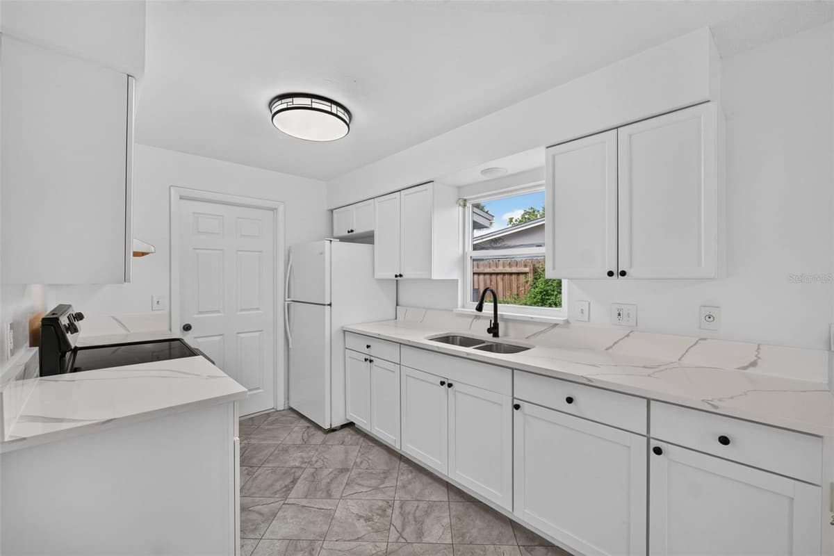 847 JORDAN AVENUE — photo 18 of 52