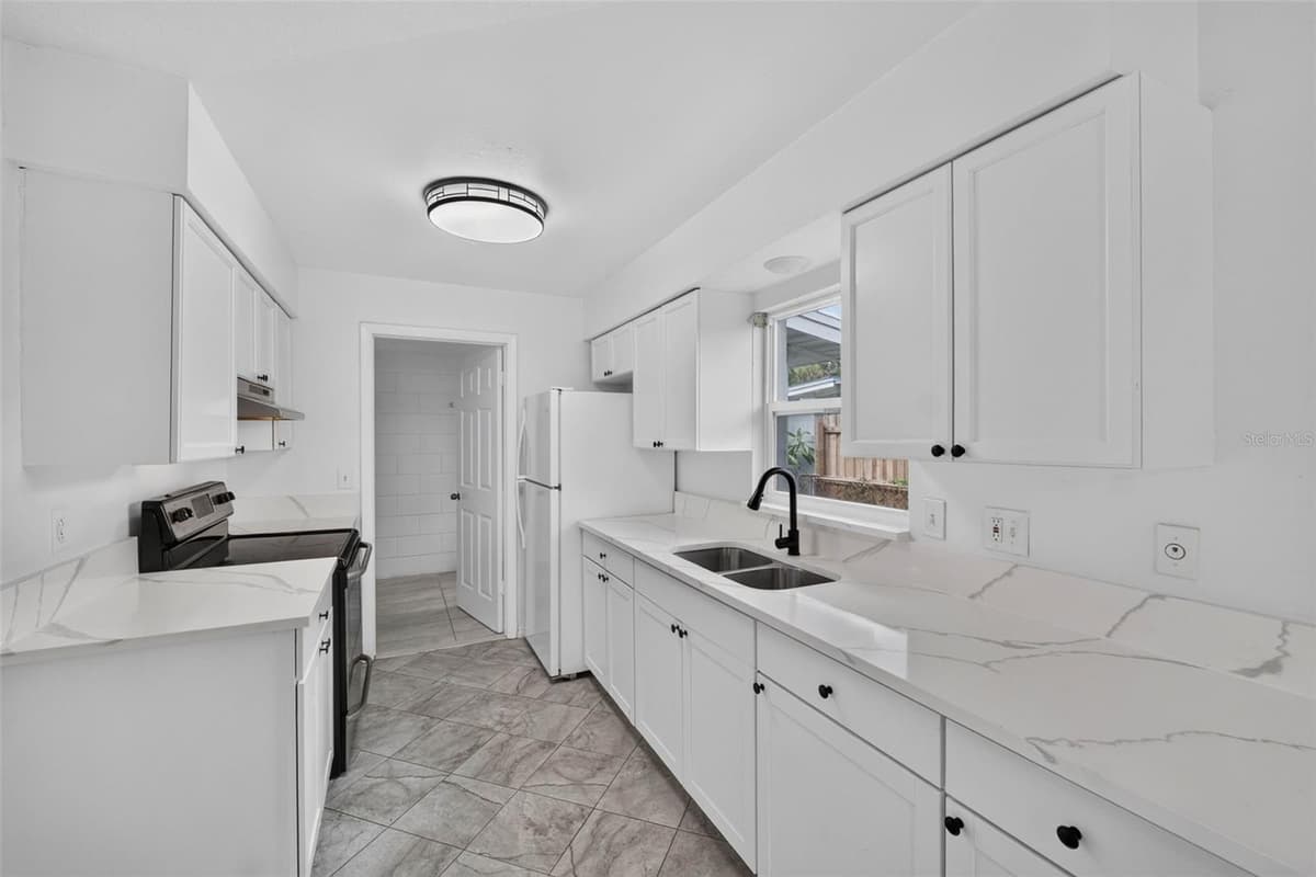 847 JORDAN AVENUE — photo 3 of 52