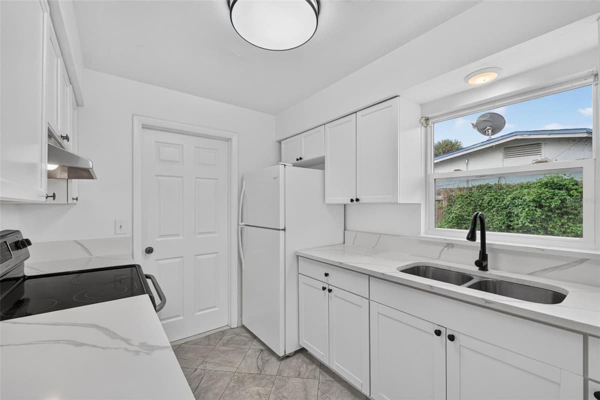 847 JORDAN AVENUE — photo 20 of 52