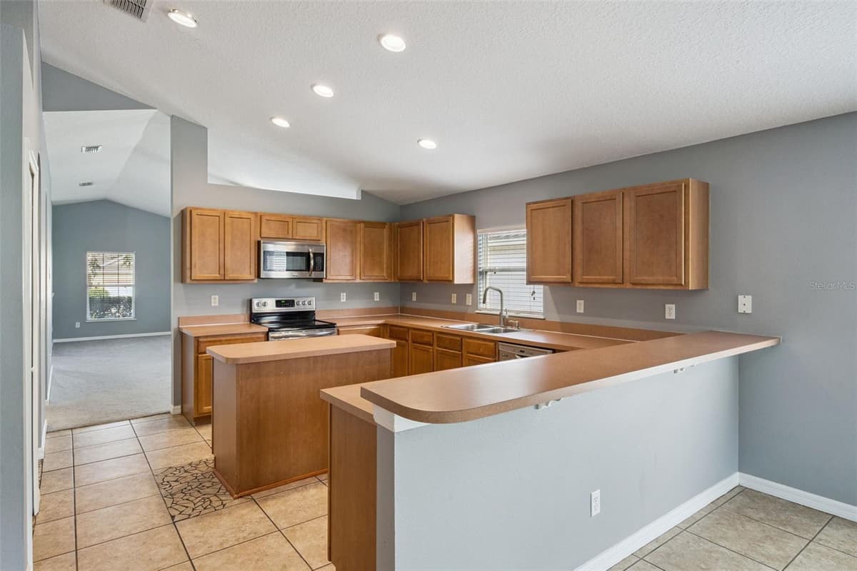 324 RED KITE DRIVE — photo 18 of 52